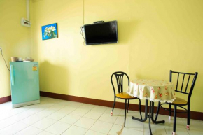 Hotels in Tha Thewawong